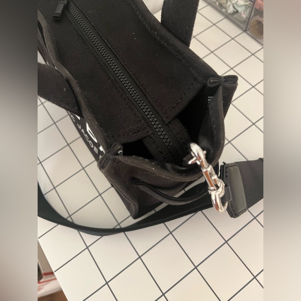 Marc Jacobs: The Tote Bag (Canvas Black & White Small) 🤍 - Picture 12 of 14